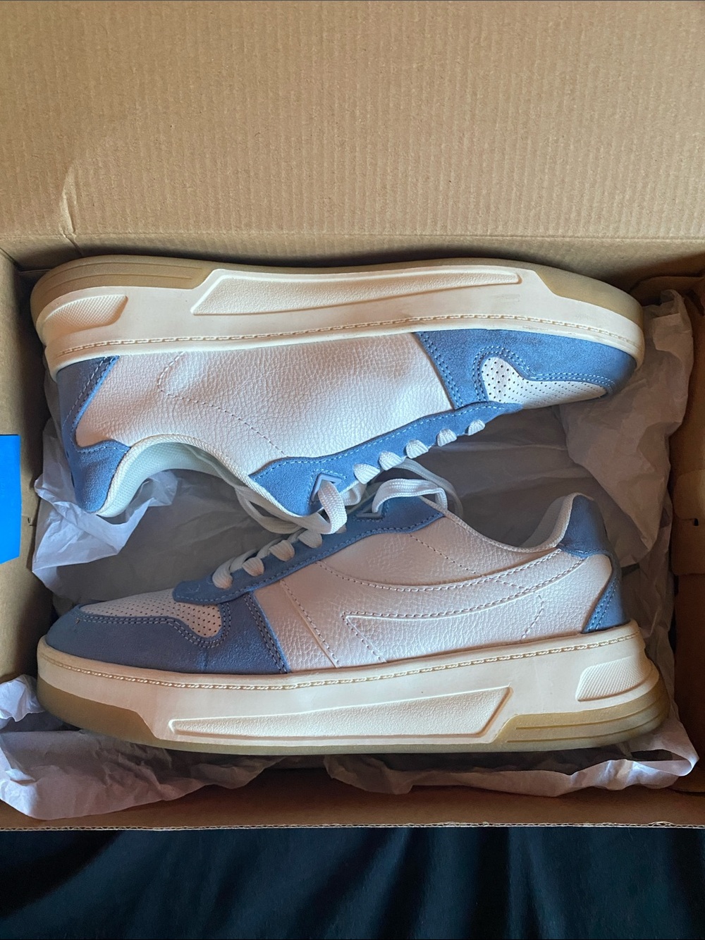 Fabletics Coral Logo Shoe Box - White Print